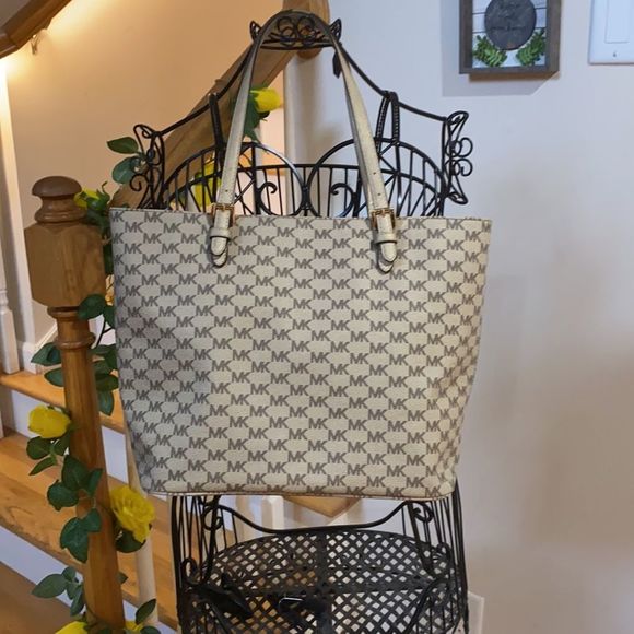 ✨Host Pick✨ MICHAEL Michael Kors Jet Set Multifunction Pocket Tote AUTHENTIC ✨ - Picture 13 of 16